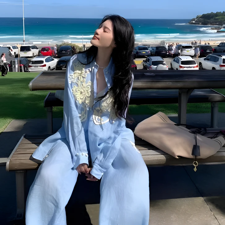 欧货高级感别致独特刺绣蓝色麻棉衬衫阔腿裤两件套女2025早春穿搭