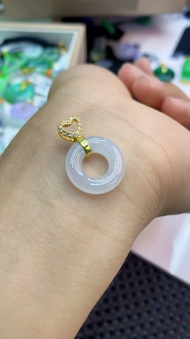 翡翠未镶嵌吊坠(不含链)             1