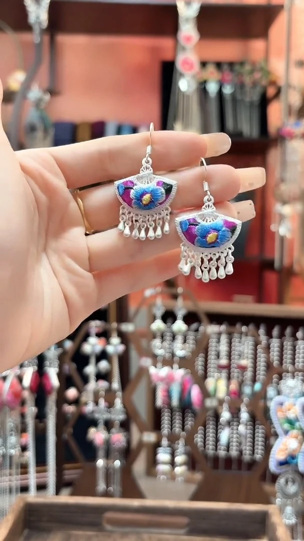 织绣云织谣民族风精美饰品 158