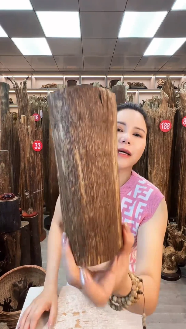 沉香碎屑沉香沉香原料摆件工艺品一百元以上带底座