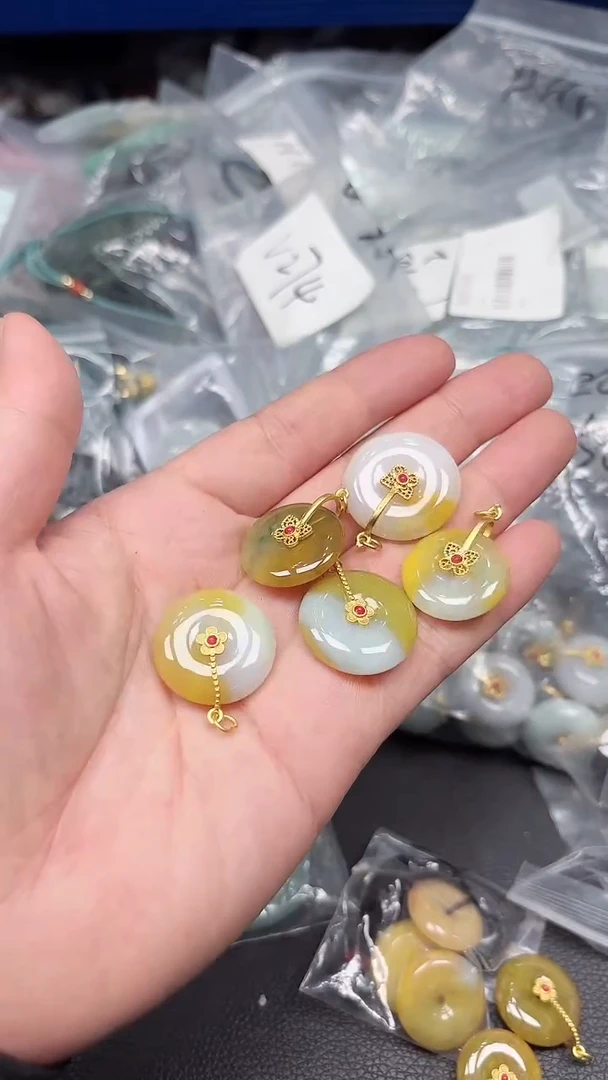 翡翠未镶嵌颈饰017