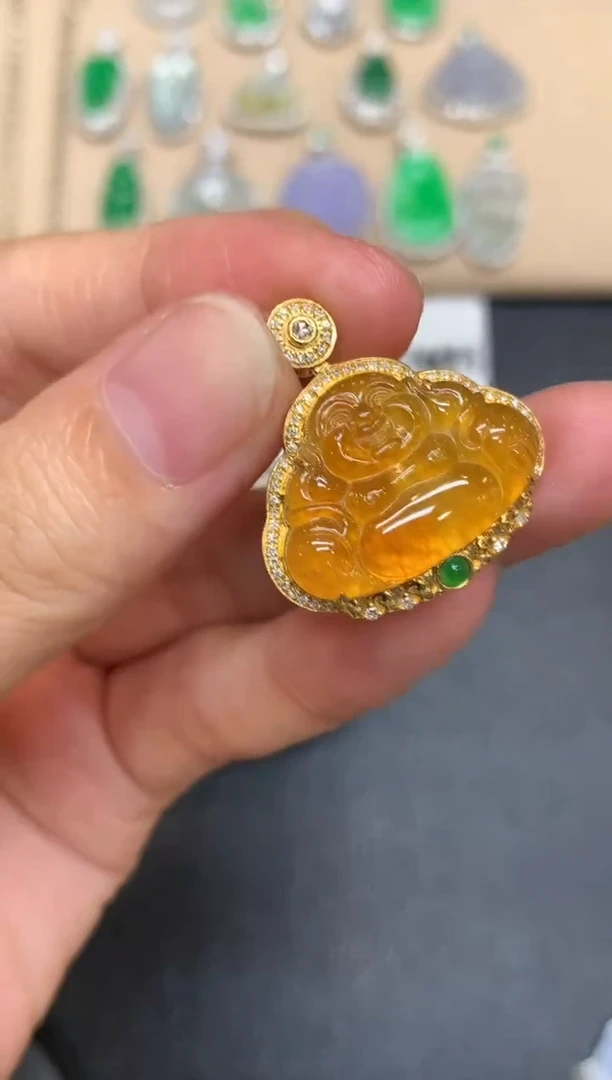 颈饰18K金镶嵌翡翠佛公【无服务费