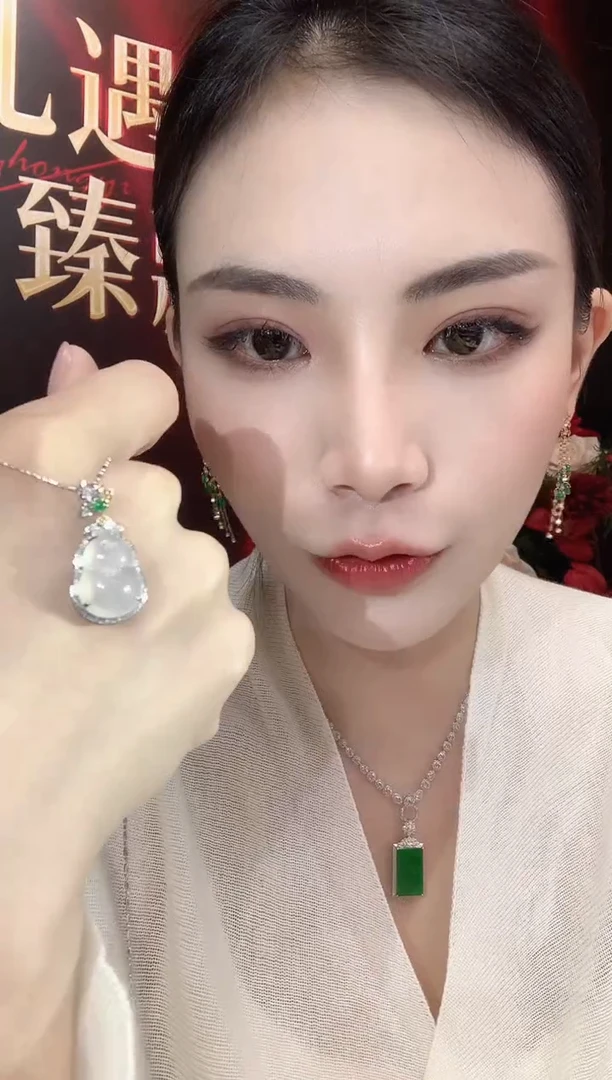 吊坠(不含链)18K金镶嵌翡翠A8 多样性发一件