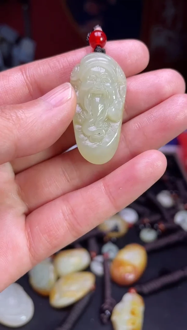 颈饰未镶嵌和田玉1