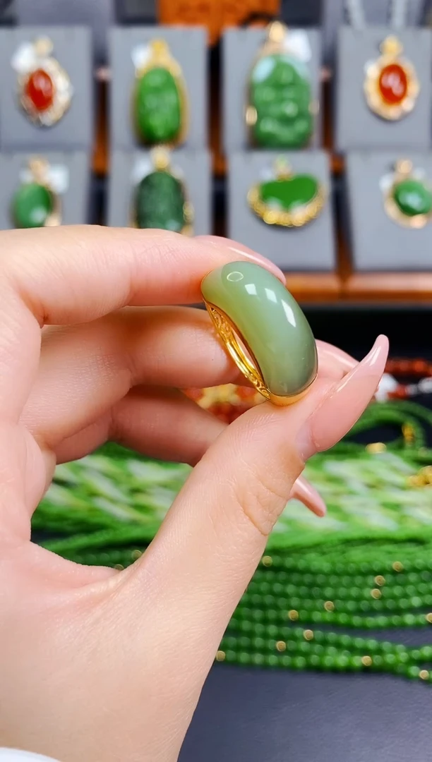 18K金镶嵌戒指和田玉猫眼马鞍戒戒指