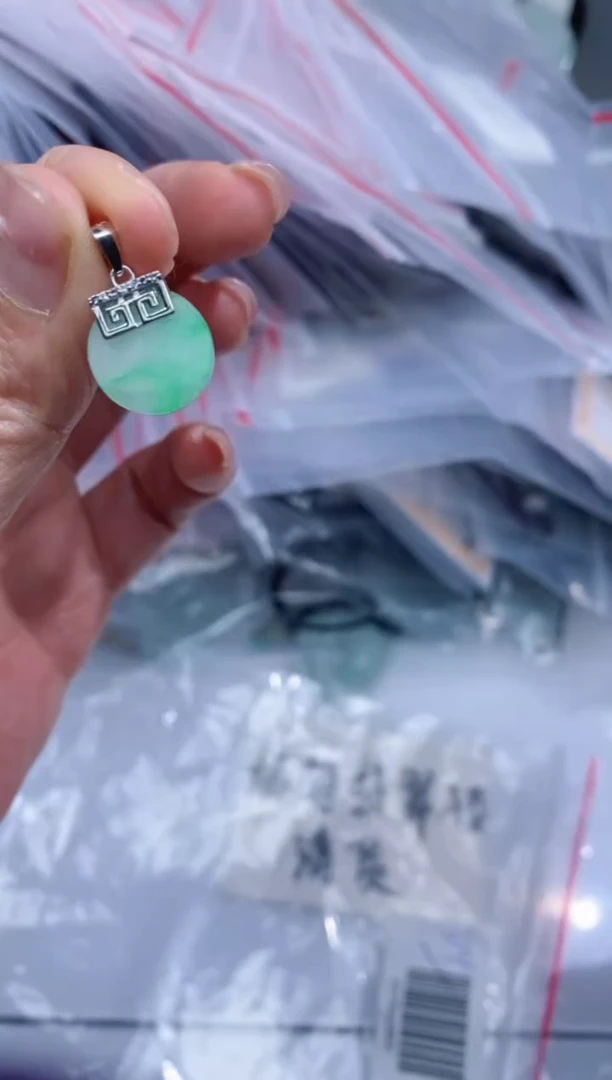 颈饰银S925镶嵌翡翠吊坠