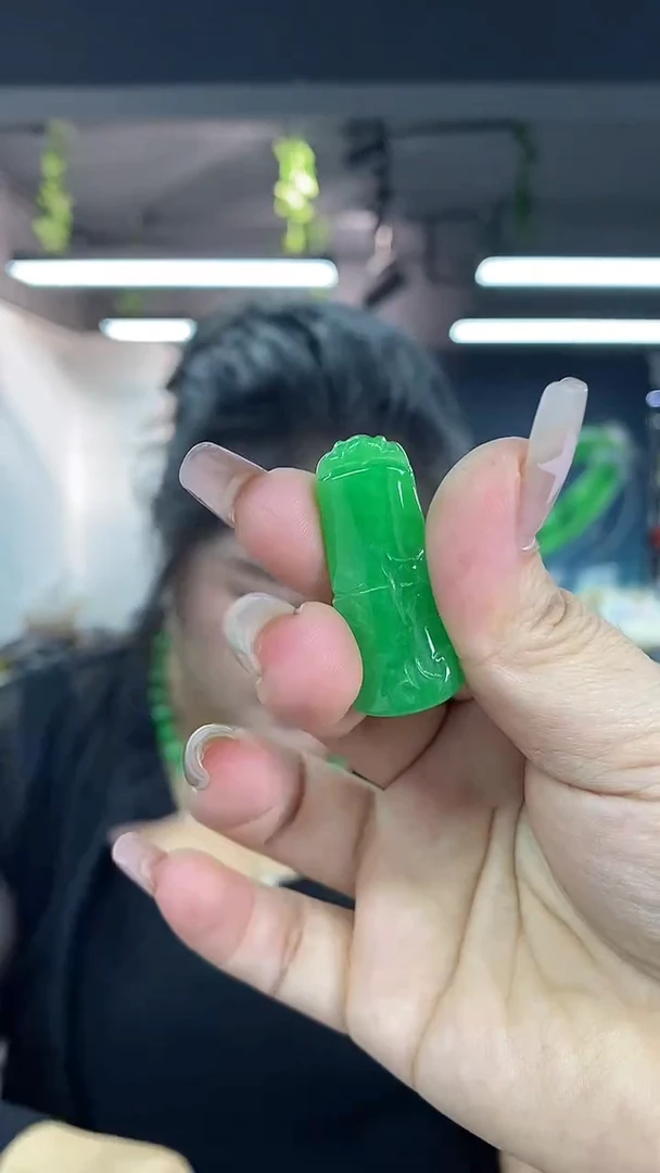 翡翠未镶嵌吊坠(不含链)多样性发其一颜色微差