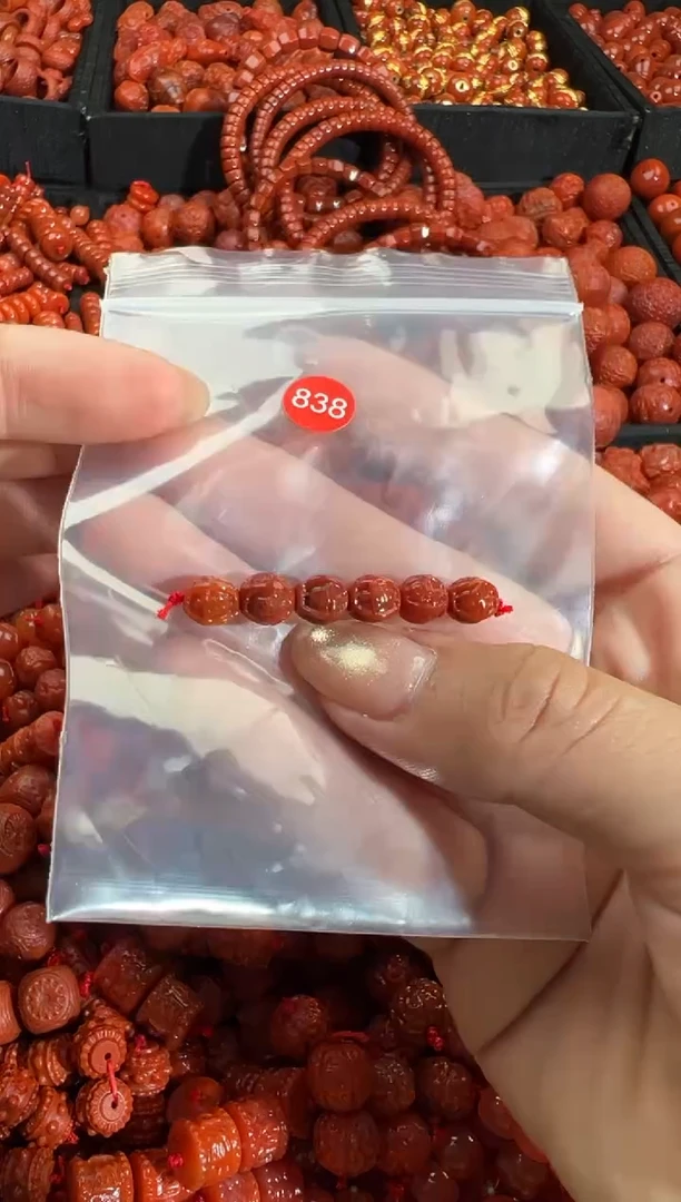 南红玛瑙未镶嵌颈饰1