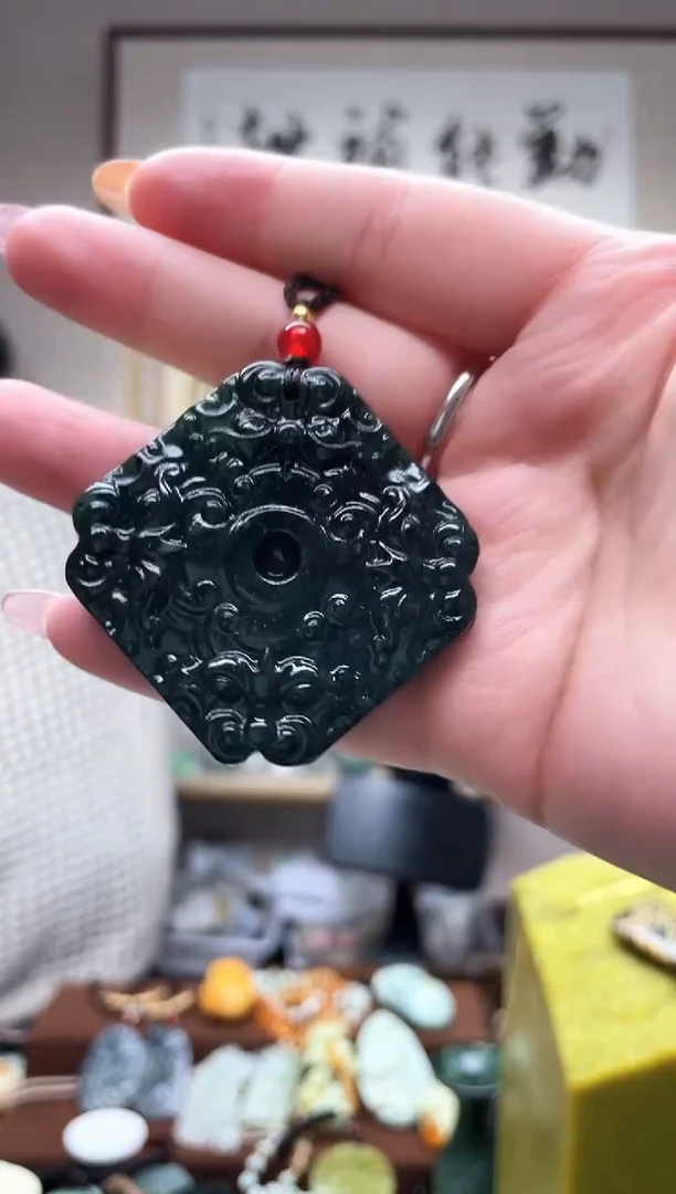 未镶嵌岫玉吊坠··