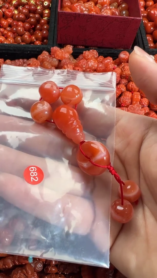南红玛瑙未镶嵌颈饰1