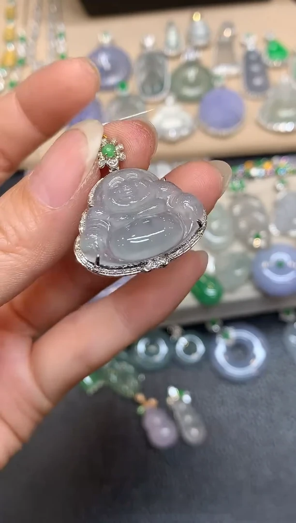 颈饰18K金镶嵌翡翠佛公【无服务费