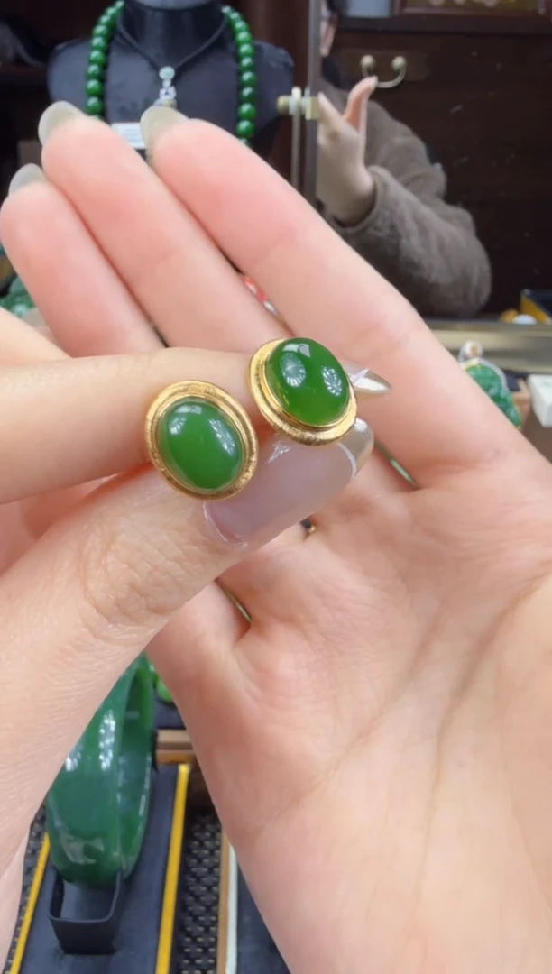 【闪购商品】和田玉（碧玉）耳钉18K金镶嵌