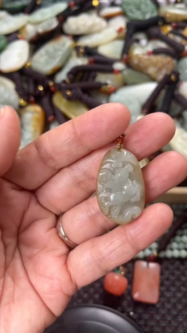 【闪购商品】和田玉颈饰未镶嵌多样性发货没有证书拍一发一有瑕