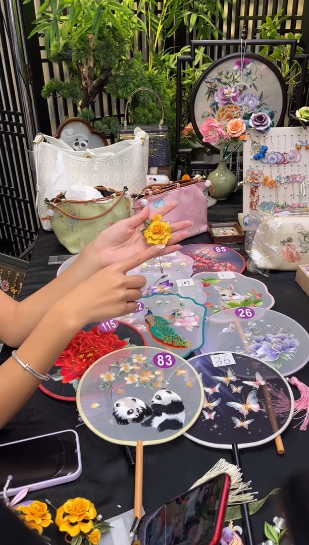 织绣非遗苏绣饰品