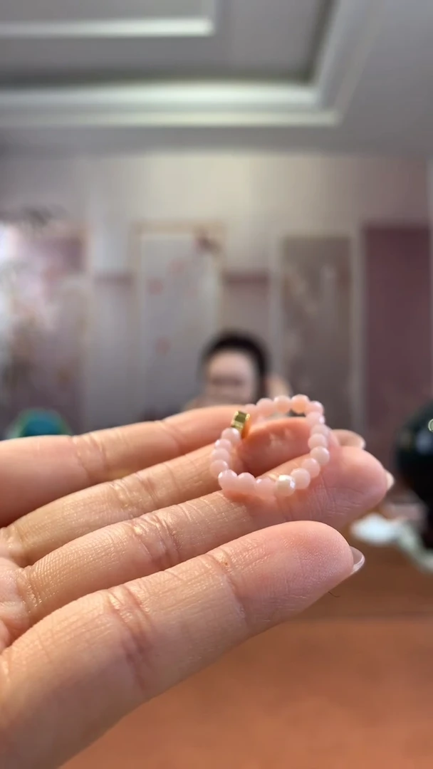 颈饰未镶嵌水晶粉戒指