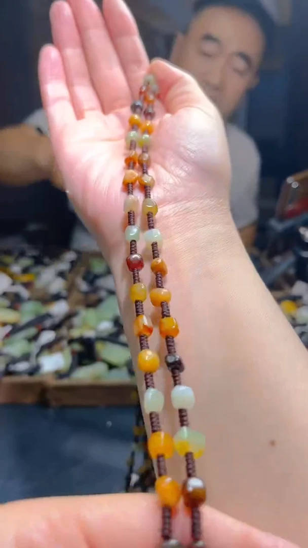 和田玉未镶嵌颈饰`