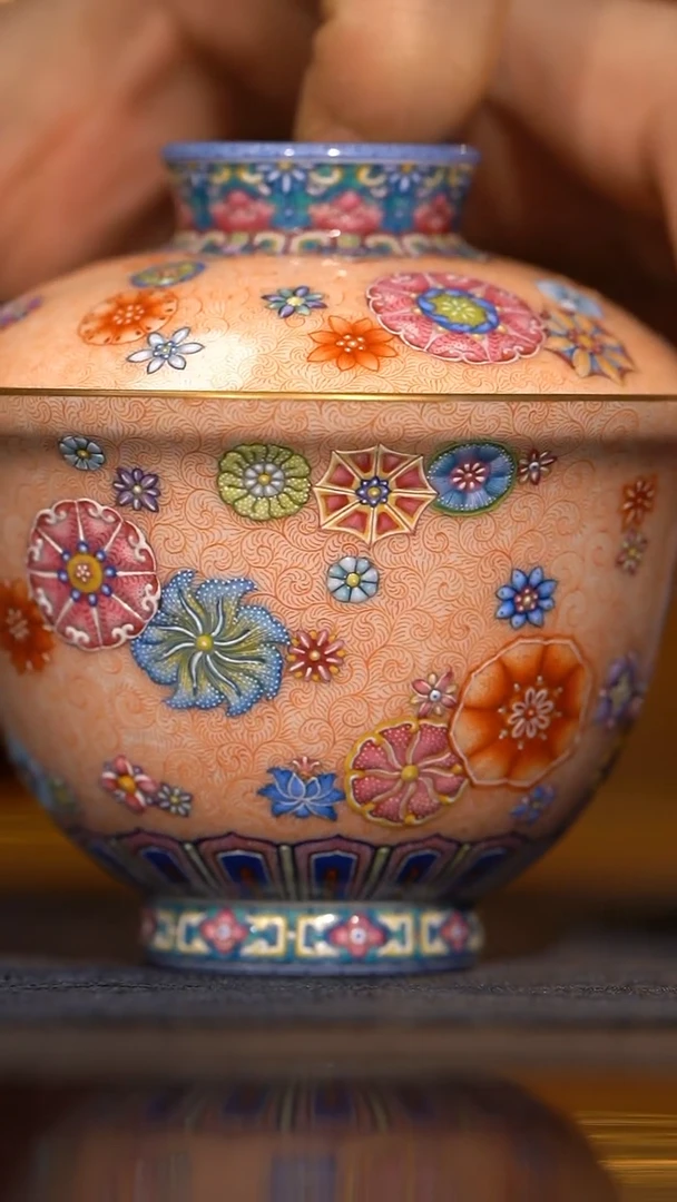 【闪购商品】瓷片宝蕴阁 凤尾草锦地珐琅皮球花盖碗