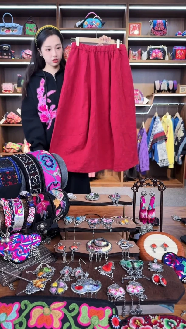 【闪购商品】织绣A7蒙阿苏苗绣传承