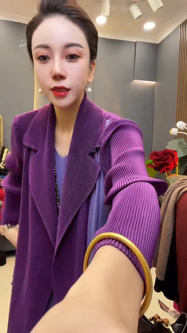 聚酯纤维（涤纶）紫色 2侧盘花裙