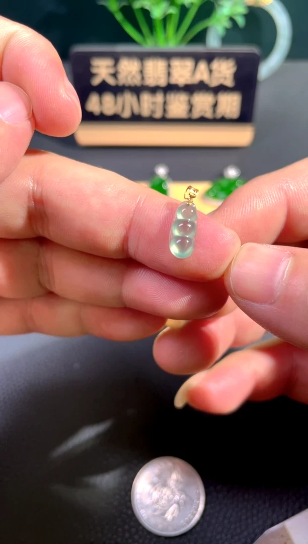 颈饰18K金镶嵌翡翠翡翠