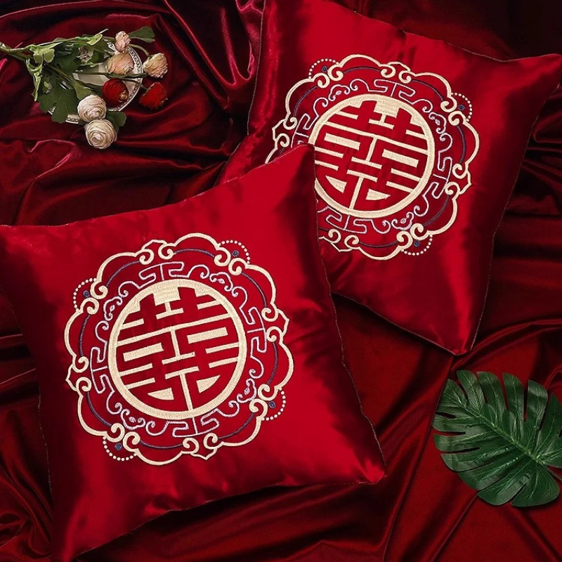 松弛感满满冰丝布艺抱枕中式沙发婚庆靠枕高档新中式大红色结婚