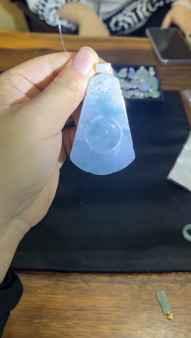 吊坠(赠链)未镶嵌翡翠吊坠