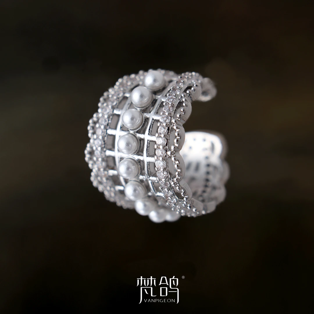 VANPIGEON/梵鸽 铜合金耳饰 镂空珠珠锆石耳骨夹简约耳夹手工气质