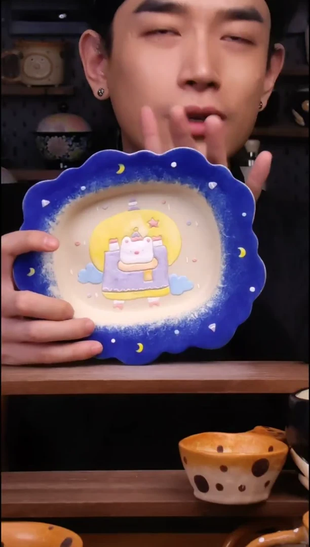 盘景德镇可爱设计师款陶瓷