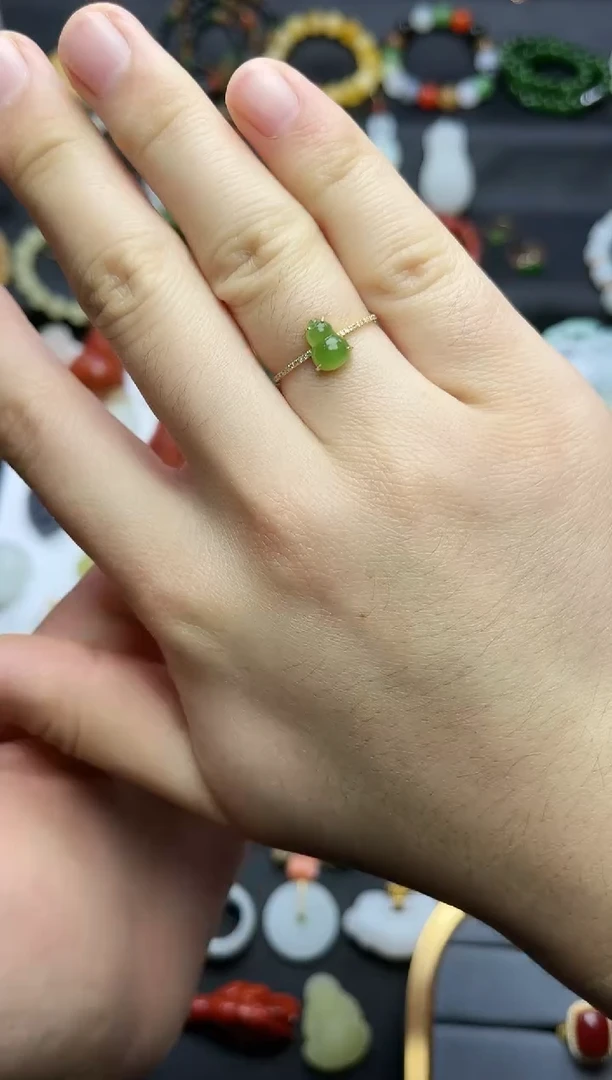 18K金镶嵌戒指和田玉葫芦戒指06