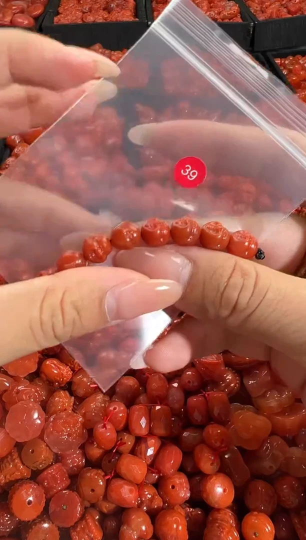 颈饰未镶嵌南红玛瑙1