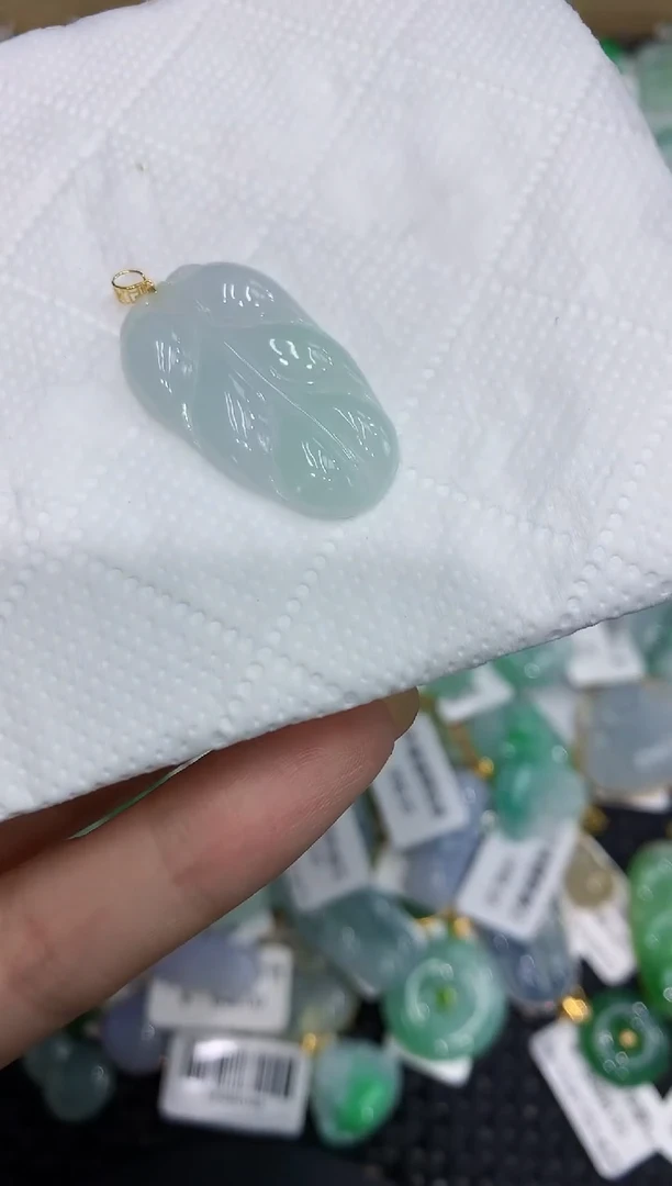 翡翠18K金镶嵌颈饰111111111111
