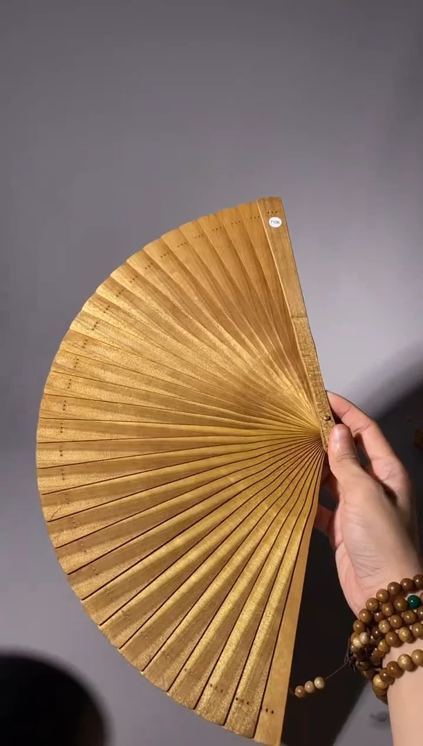 金丝楠高*为710号24cm小叶桢楠扇子