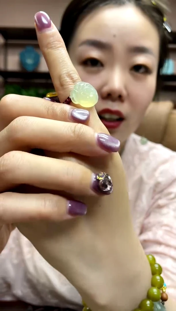 岫玉未镶嵌戒指多样性发货其中发一蜂蜜水颜色