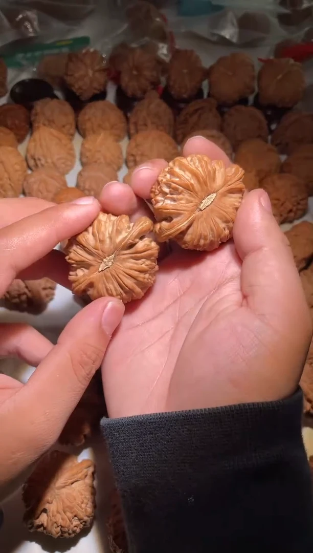 吊坠文玩核桃文****）白狮子