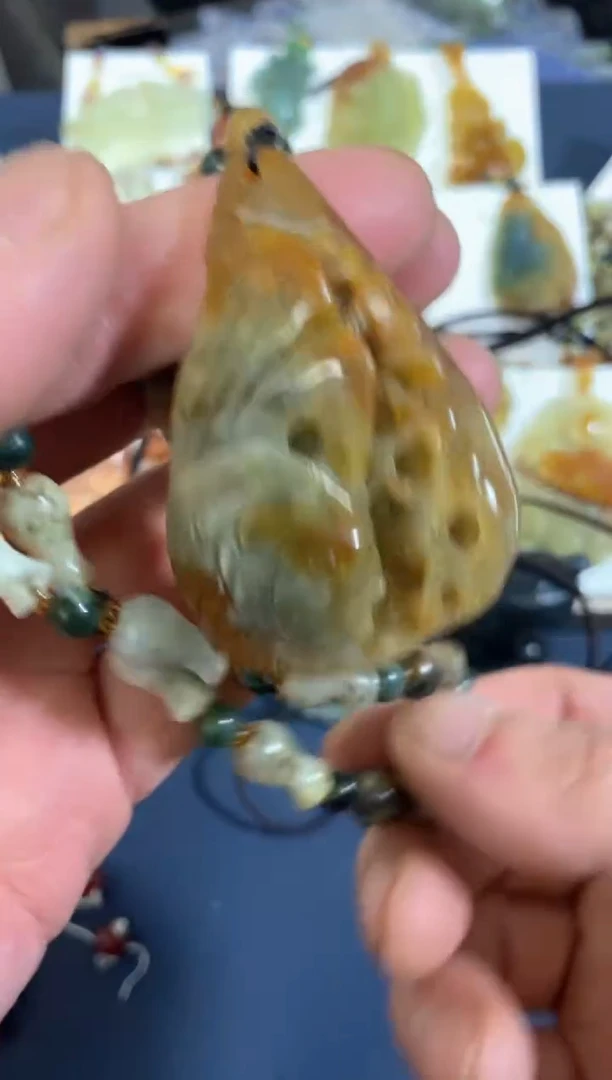 【闪购商品】蛇纹石玉颈饰未镶嵌岫玉