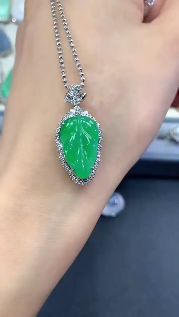 【闪购商品】翡翠吊坠(不含链)18K金镶嵌a104