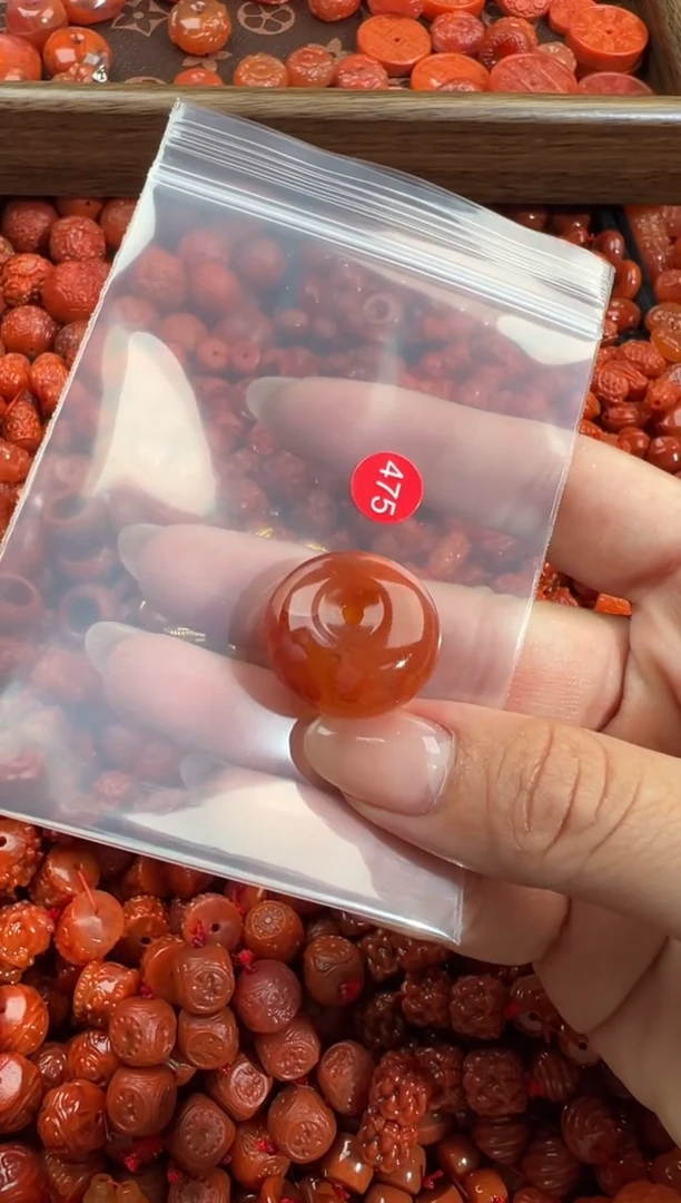 南红玛瑙未镶嵌颈饰1