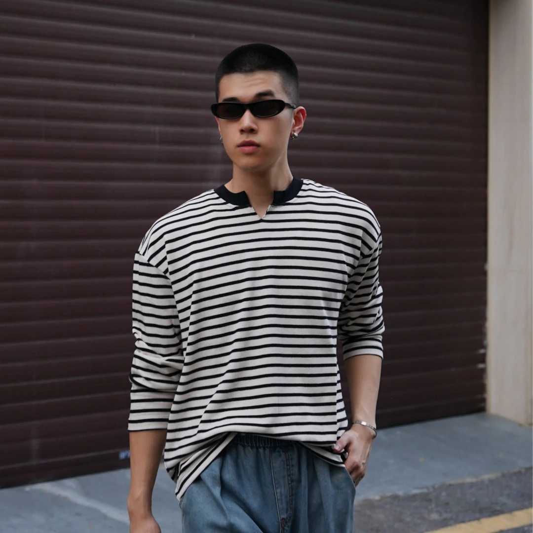 2025秋冬新款百搭小V领T恤男长袖条纹宽松版休闲上衣简约撞色内搭