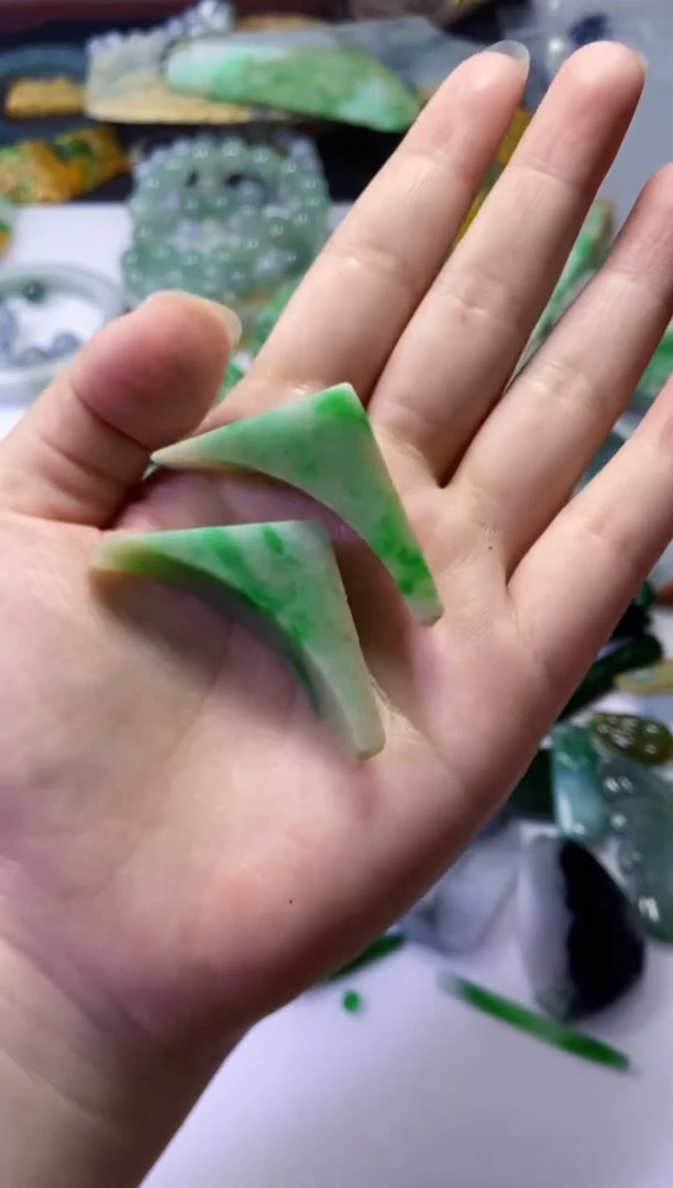 颈饰未镶嵌翡翠小*头295天然翡翠
