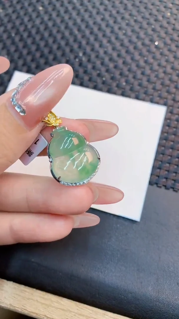 翡翠18K金镶嵌吊坠(不含链)1