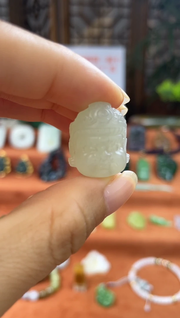 颈饰未镶嵌和田玉青海冰白黄cai神带证书