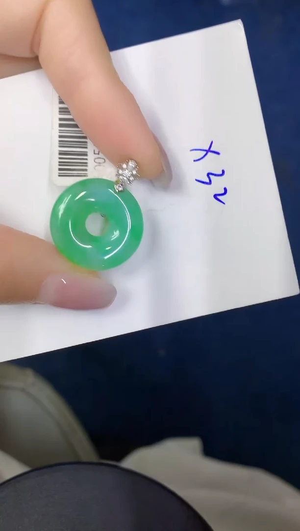 颈饰18K金镶嵌翡翠缅甸天然翡翠A货