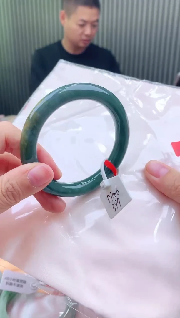 未镶嵌手镯翡翠56+