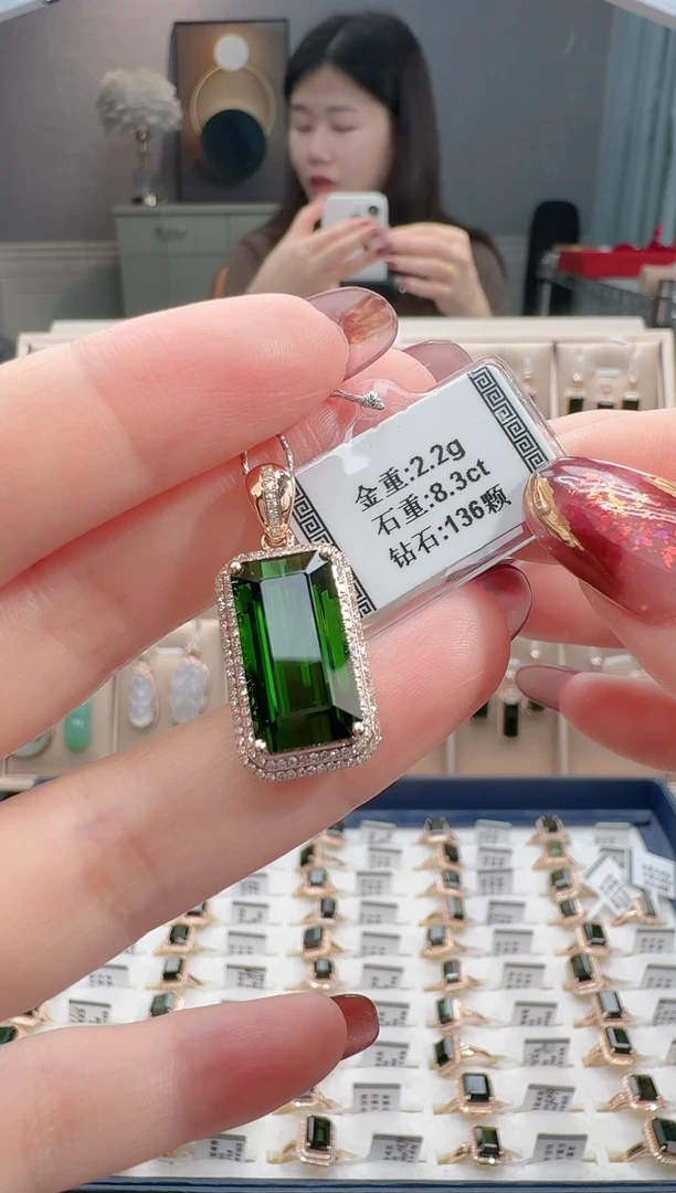 颈饰18K金镶嵌碧玺8.3