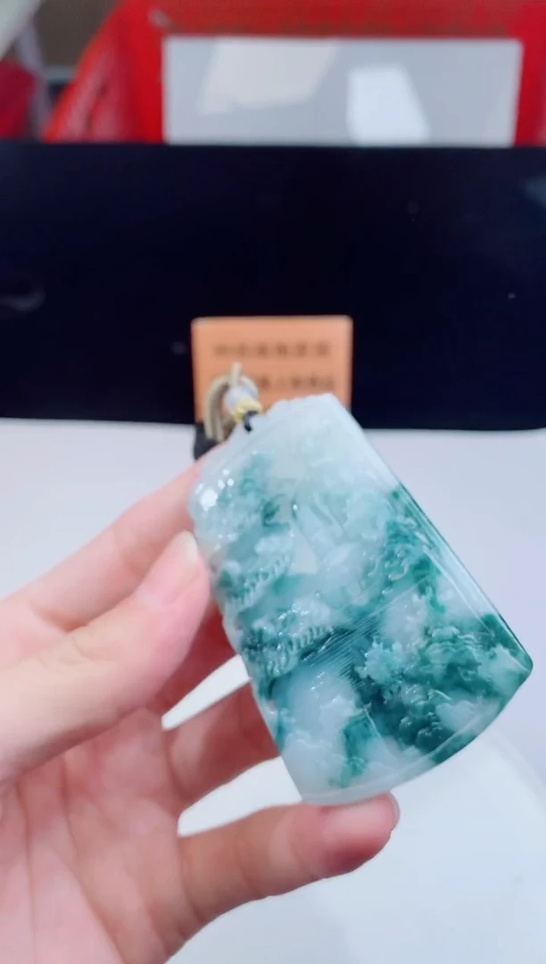 颈饰未镶嵌翡翠    ·
