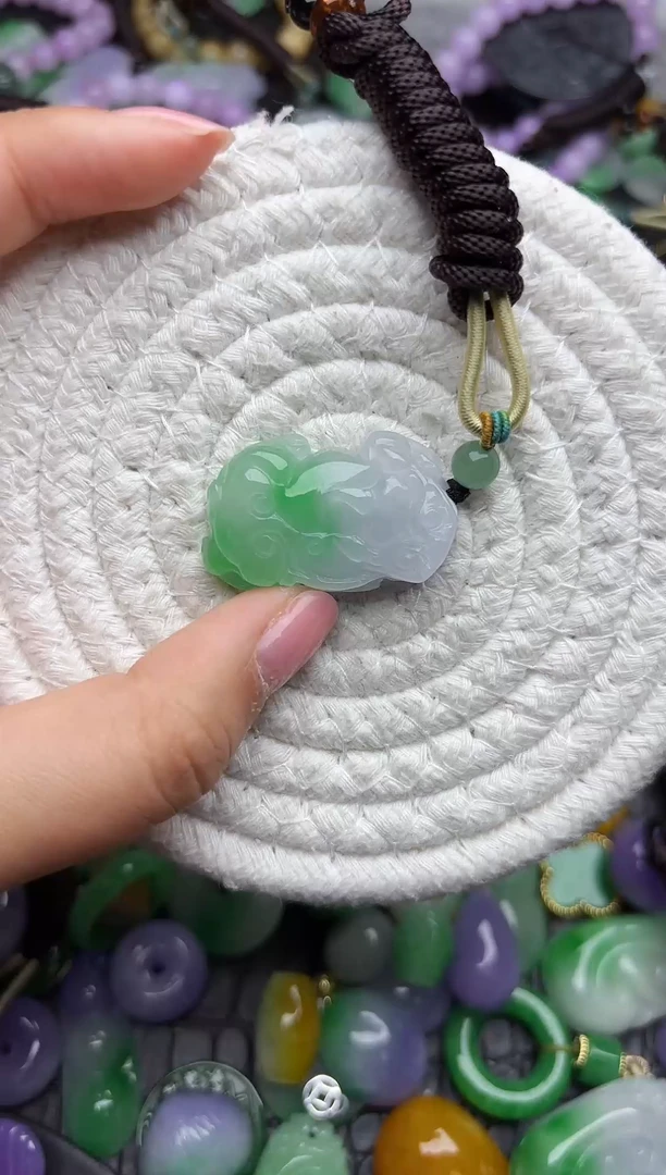颈饰未镶嵌翡翠缅甸翡翠吊坠