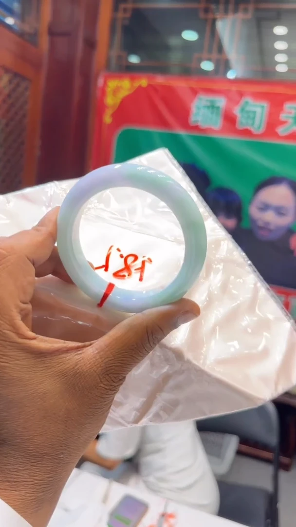 翡翠手镯未镶嵌手镯