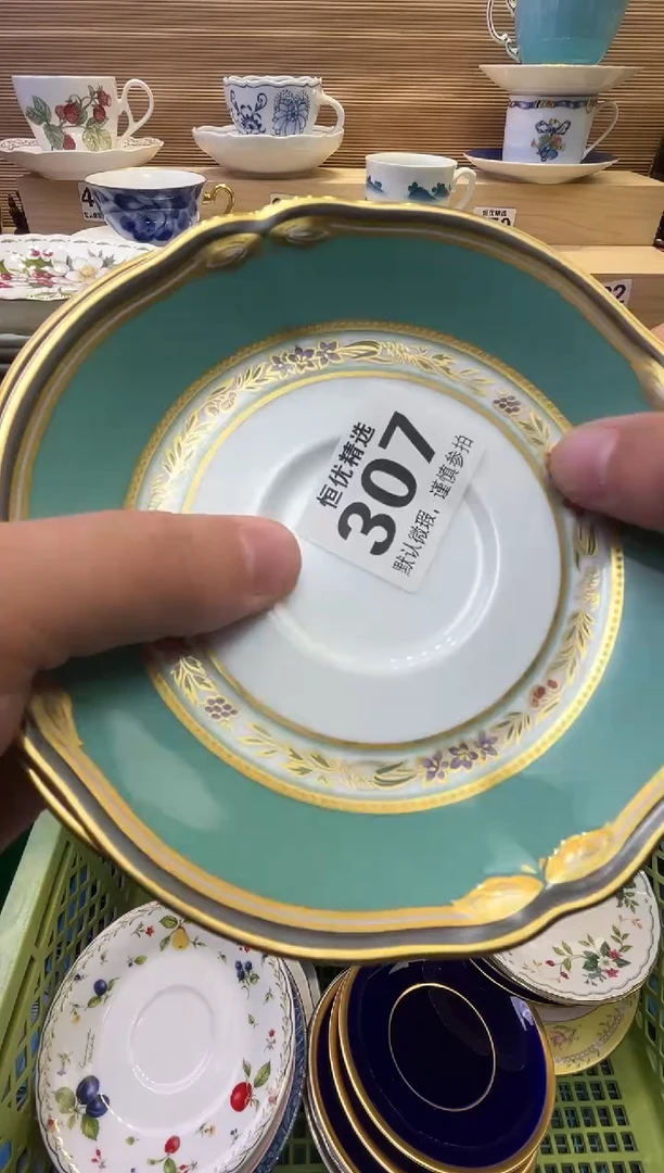 瓷片雨*子陶瓷瓷器瓷器瓷器瓷器