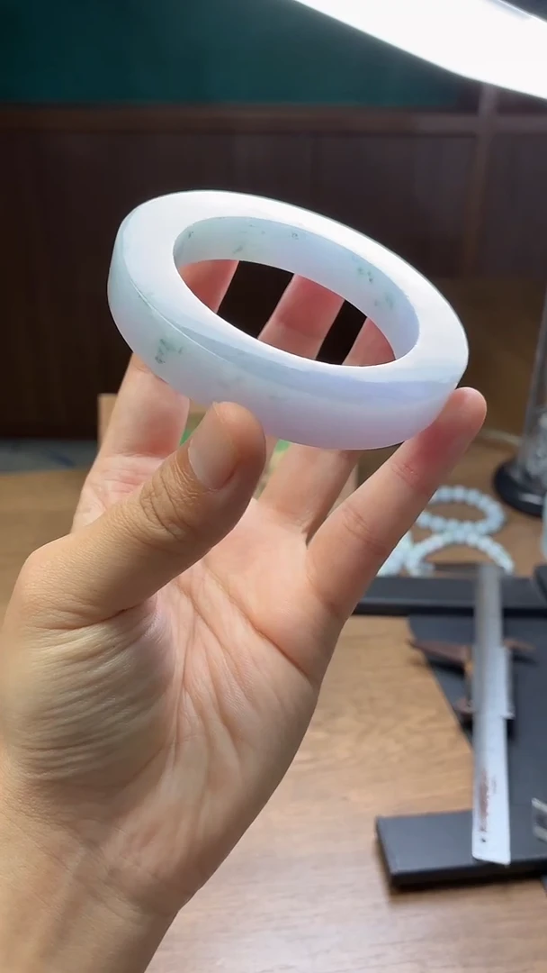 未镶嵌手镯定制翡翠依***拜定制