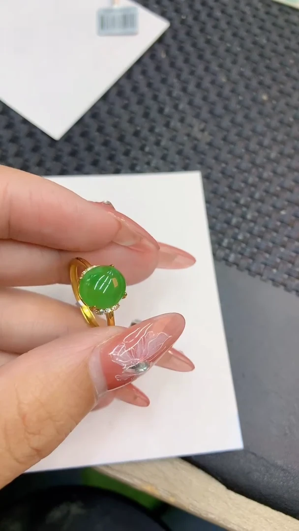 颈饰未镶嵌翡翠1